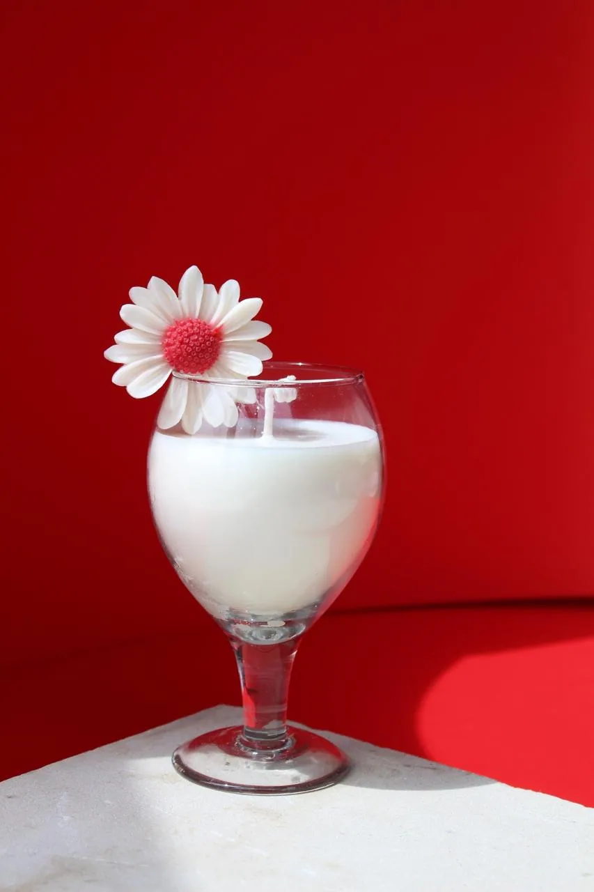 Daisy Wine Glass Candle